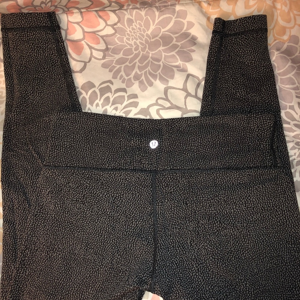 Lululemon wonder under low rise tight 28”